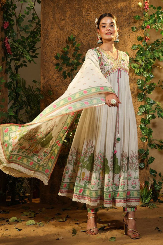 Featuring beautiful MUSLIN ALIA CUT Suit Set